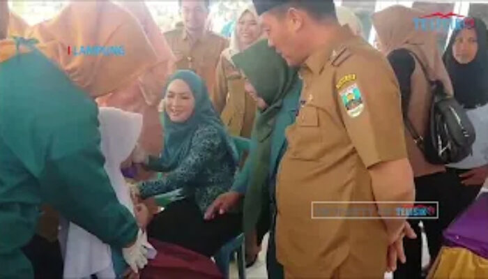 BUPATI DEDI IRAWAN TINJAU PEMBERIAN VAKSINASI DI UPTD PUSKESMAS NGARAS