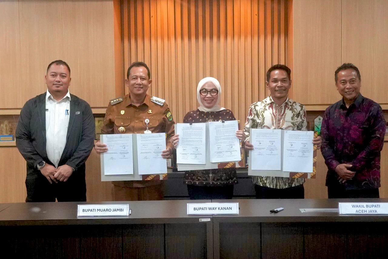 Pasca Rakor RTRW, Bupati Ayu Tandatangani BACC Verifikasi IPPR Bersama ATR/BPN
