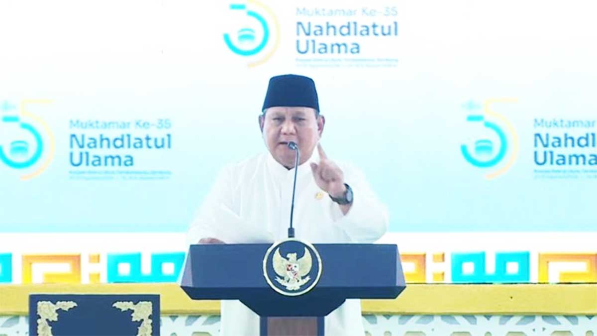 Presiden Prabowo Subianto saat membuka Muktamar ke-35 NU di Jombang menyampaikan permintaan maaf dan janji bantuan layar interaktif panel untuk sekolah dan pesantren NU
