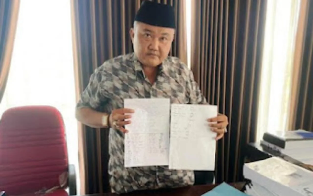 Anggota DPRD Kabupaten Pesisir Barat, Hendrik Gunawan, Terima Surat Keluhan Tertulis Dari Wali Murid SMAN 1 Karya Penggawa